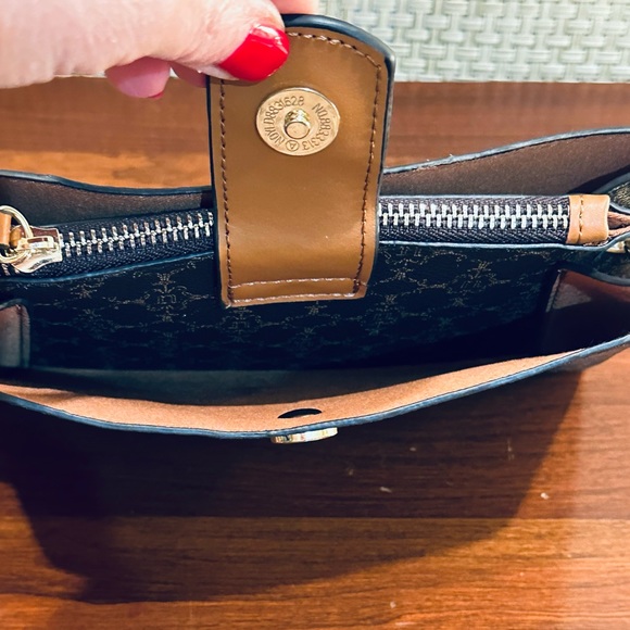 🌟HP🌟NWOT Brown/Tan Vegan Leather Chain Wristlet Crossbody Nanette Lepore - Picture 5 of 12